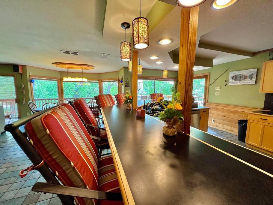 The River Haven - Sleeps 32 - On Guadalupe River Seguin Exterior foto