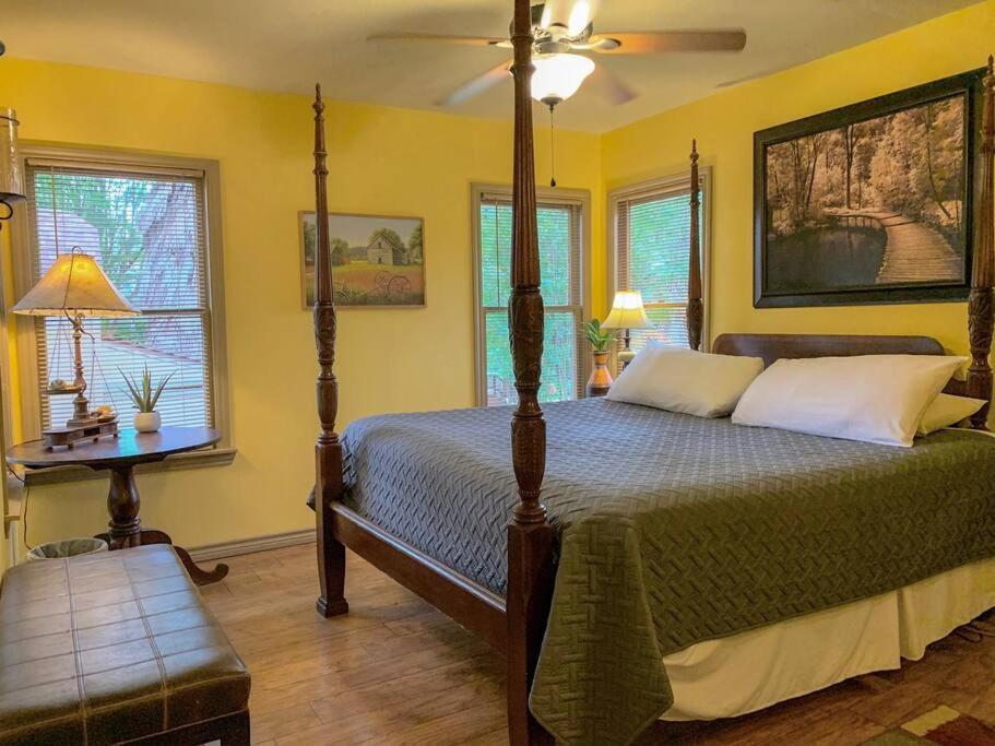 The River Haven - Sleeps 32 - On Guadalupe River Seguin Exterior foto