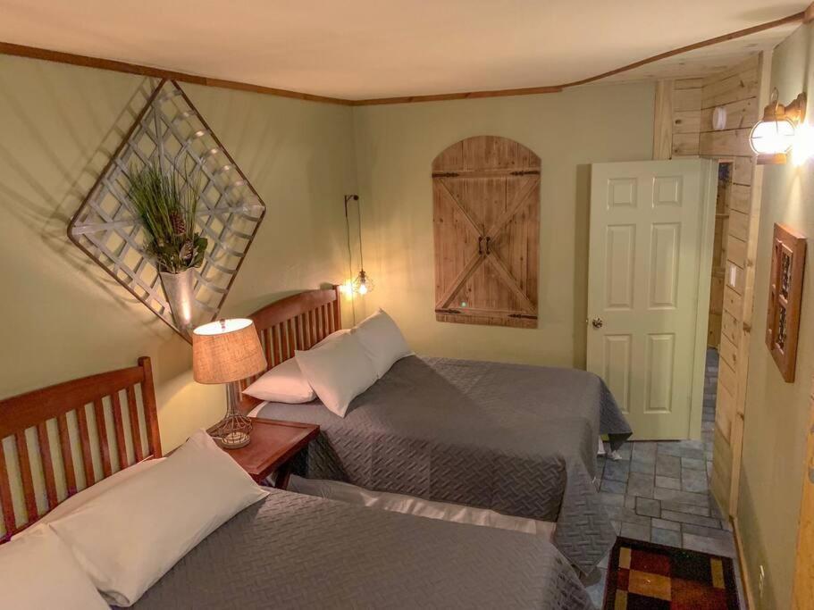 The River Haven - Sleeps 32 - On Guadalupe River Seguin Exterior foto