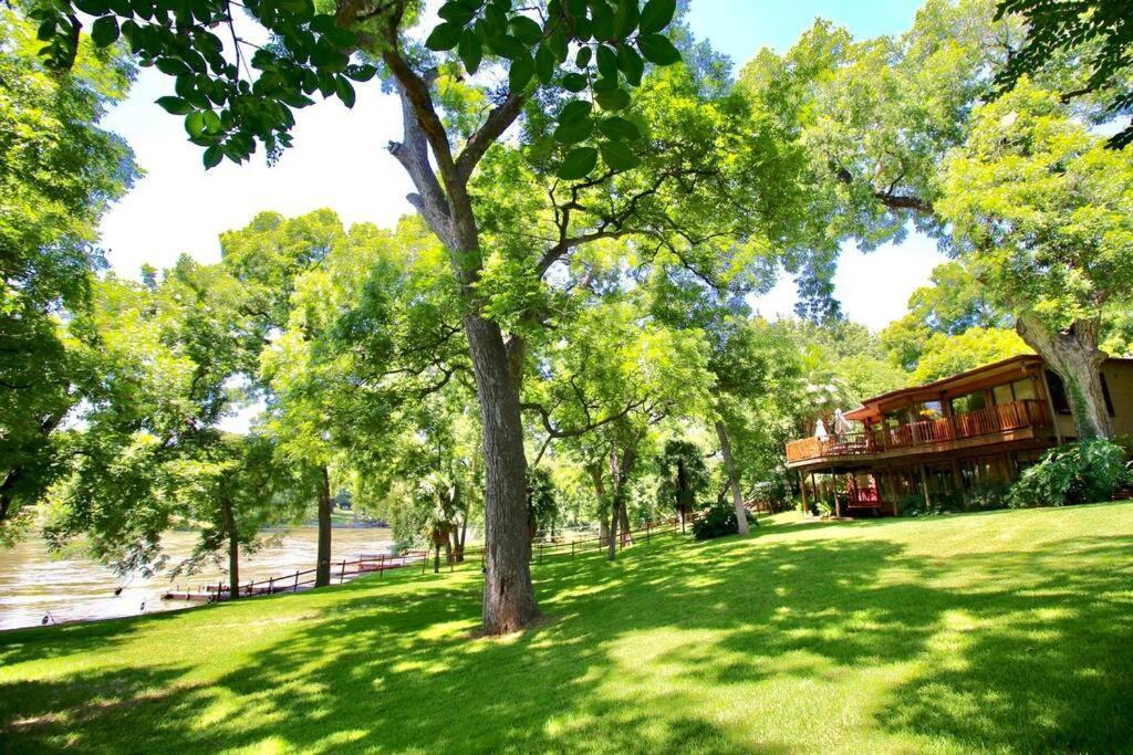 The River Haven - Sleeps 32 - On Guadalupe River Seguin Exterior foto