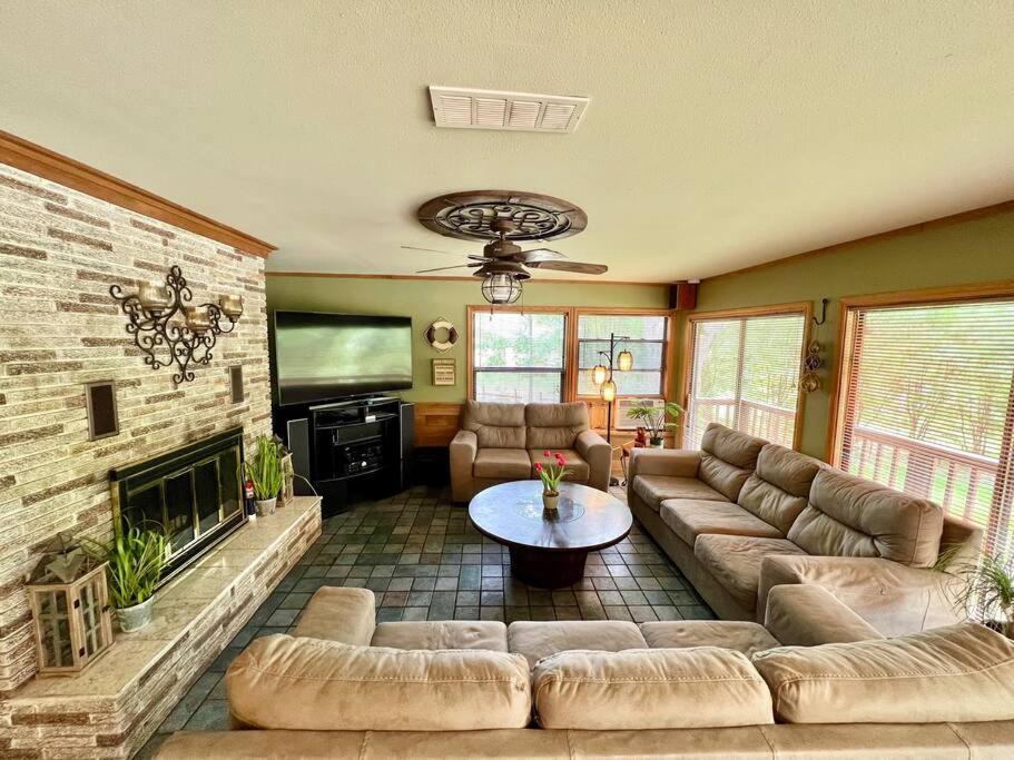 The River Haven - Sleeps 32 - On Guadalupe River Seguin Exterior foto